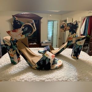 Most shoes are like brand new, maybe worn once. Different brand names